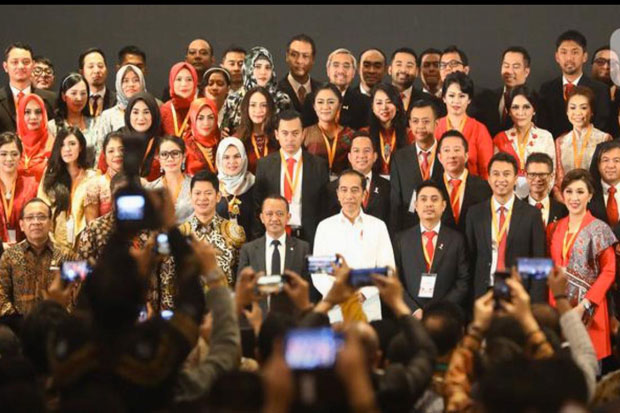 Cetak Sejarah, Aelyn...