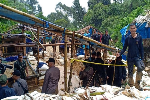 Polisi Kejar Bos Tambang...