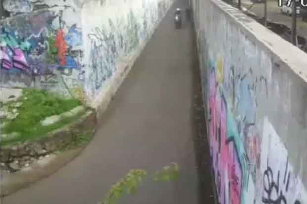 Remas Bokong Mahasiswi,...