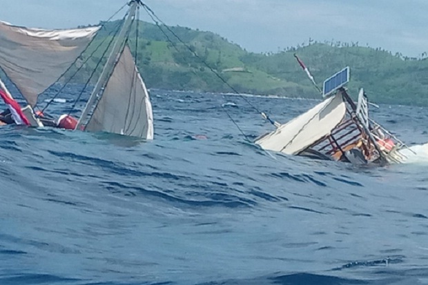 Kapal Pengangkut Wartawan...