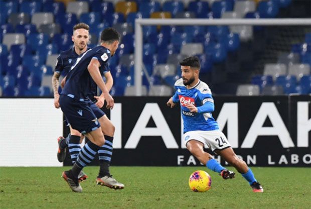 Napoli Lolos ke Semifinal...