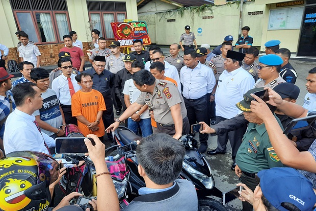 Kabur dari Lapas Sumbar,...