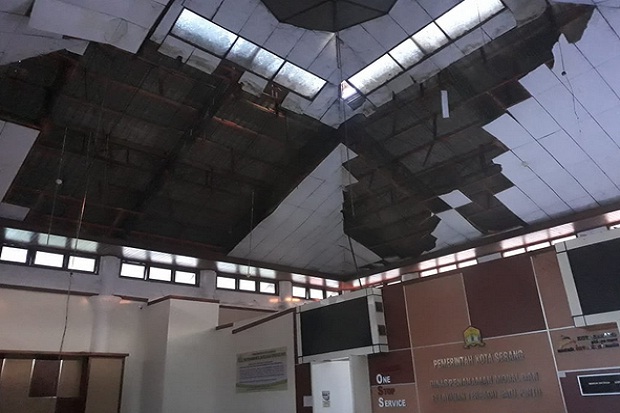 Atap Kantor Dinas Penanaman...