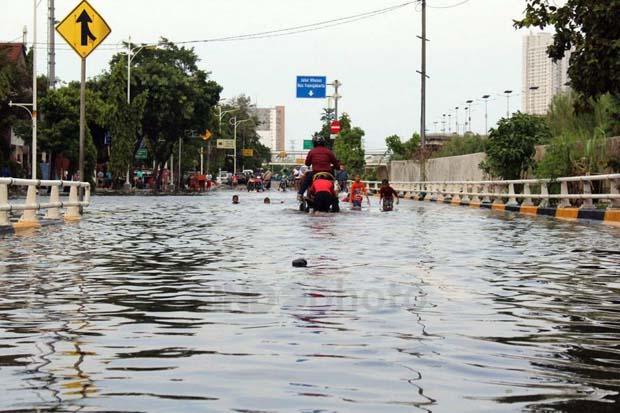 Banjir Lagi, PLN Padamkan...