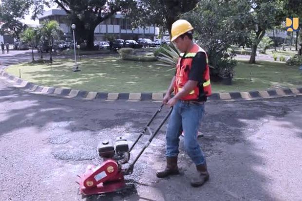 Atasi Kerusakan Jalan,...