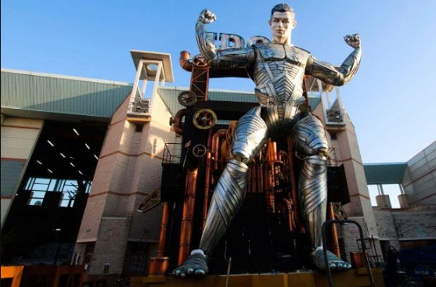 Robot Cristiano Ronaldo...
