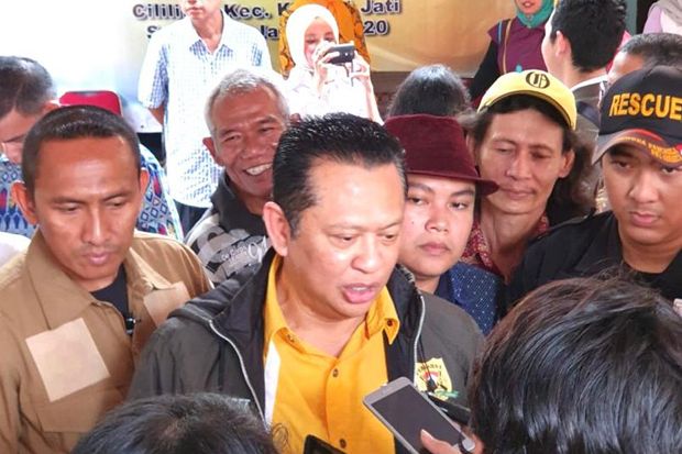 Ketua MPR Sambangi Lokasi...