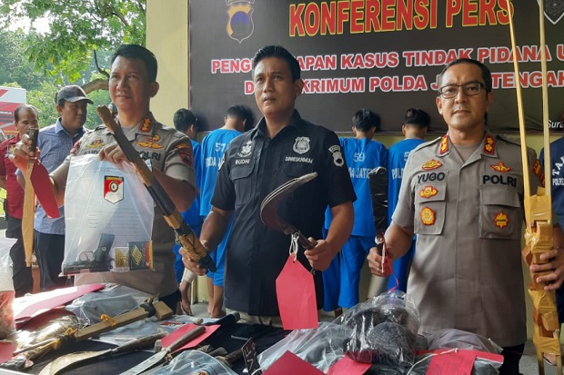 Ormas Aniaya Warga,...