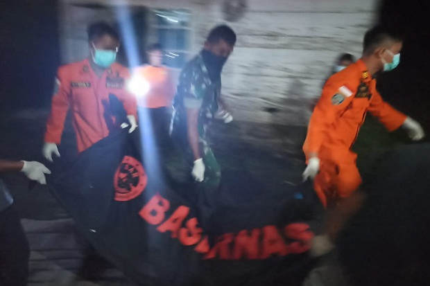 Basarnas Manado Evakuasi...