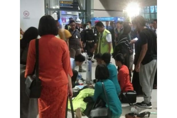 Penumpang Jatuh Mendadak...
