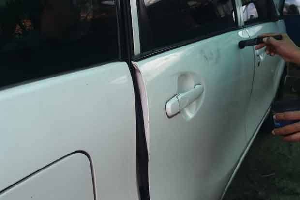 Parkir di Duren Sawit,...