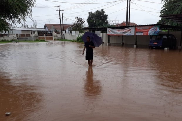 Banjir Hambat Akses...