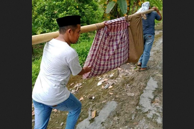 Jalan Rusak Parah, Jenazah...