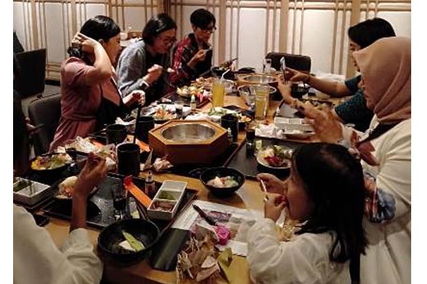 Makan sambil Belajar...