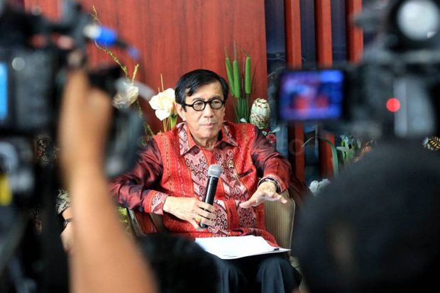 Copot Ronny Sompie,...