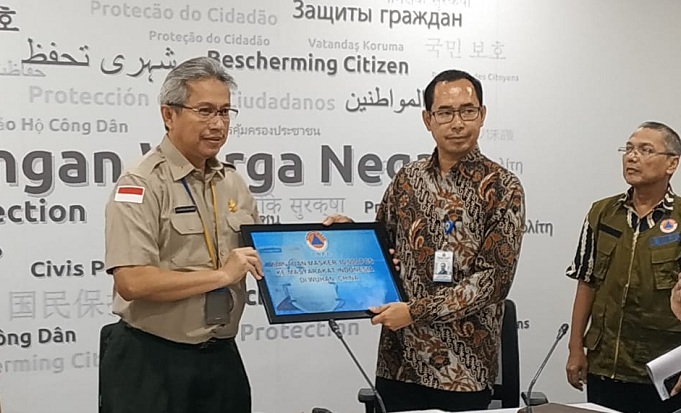 BNPB Serahkan Bantuan...