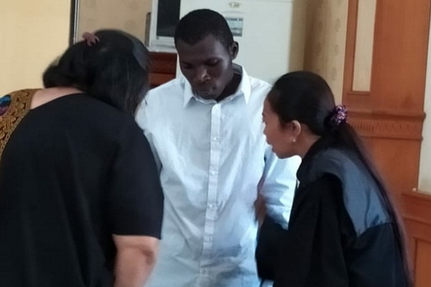 Palsukan Paspor untuk...