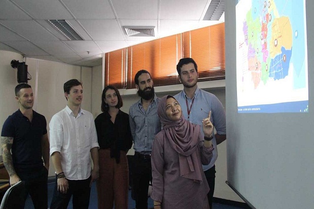 Mahasiswa Australia...