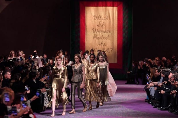 Dior Hadirkan Peragaan...