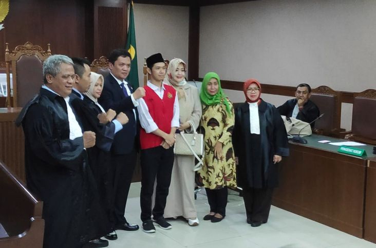 Sidang Vonis Dede Lutfi,...