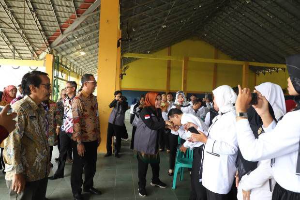 Guru Honorer di Kabupaten...
