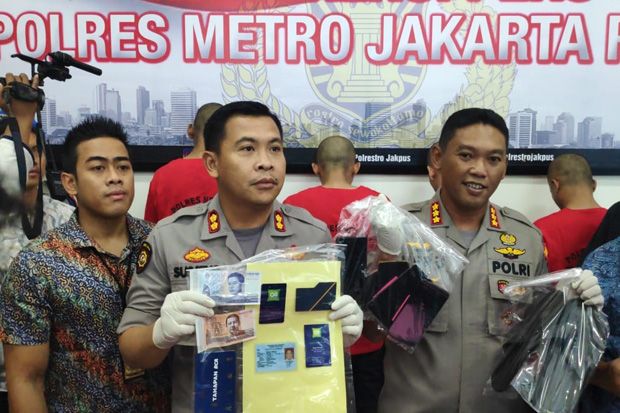 Sekali Kencan, Pelaku...
