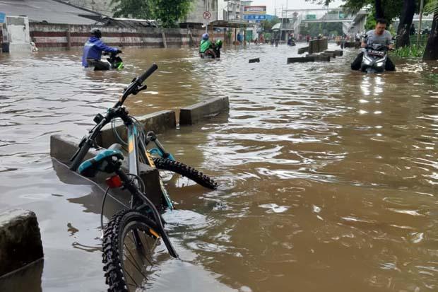 Diguyur Hujan, Puluhan...