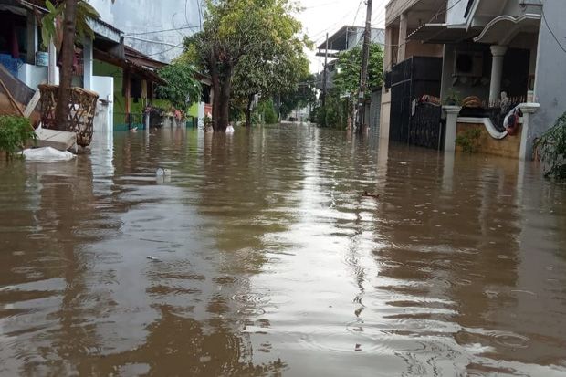 Diguyur Hujan Tanpa...