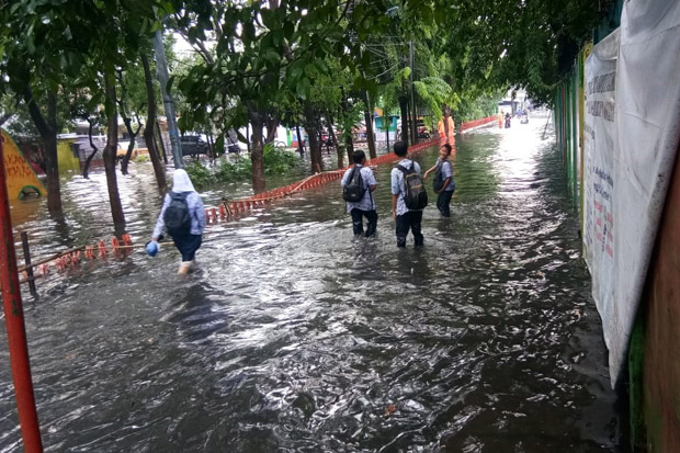 Banjir Landa Jakarta,...