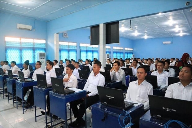 Terlambat 9 Menit, Satu...