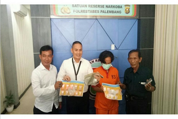 Seorang Ibu di Palembang...