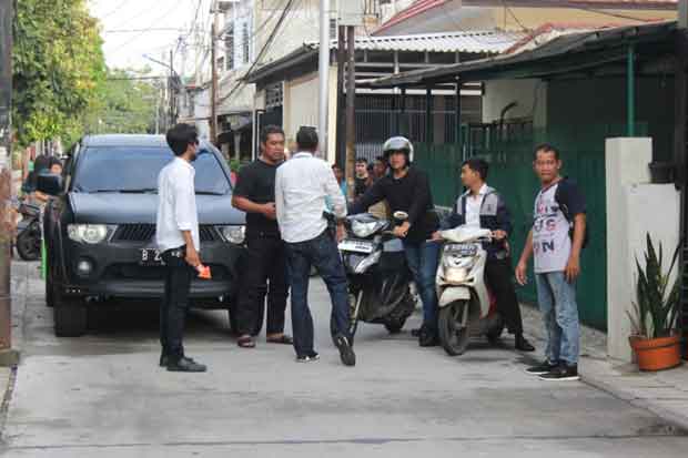 Lawan Polisi Pakai Senjata...