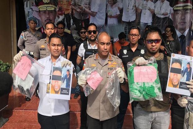 Berebut Wilayah Curian,...