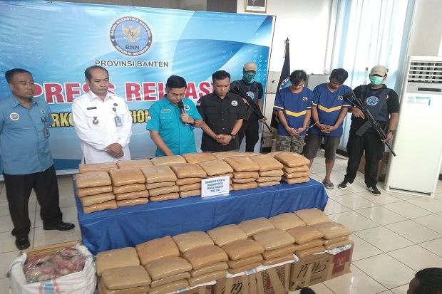 Dikendalikan Napi, Pengiriman...