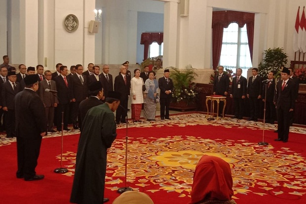 Presiden Jokowi Lantik...
