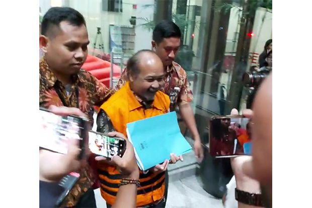 KPK Tahan Mantan Anggota...