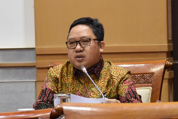Rapat dengan Menkominfo,...