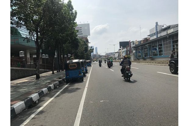 Pengawasan Lemah, Jalur...