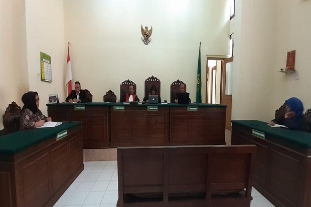 Pedagang Mangga Kalahkan...