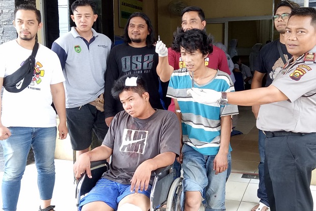 Ajak Duel Polisi, Dua...