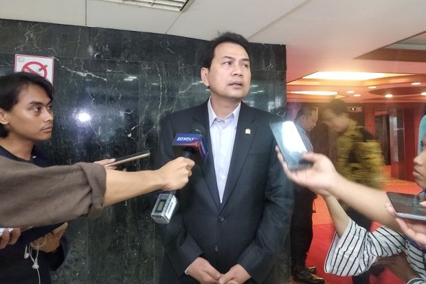 DPR Tak Kunjung Terima...