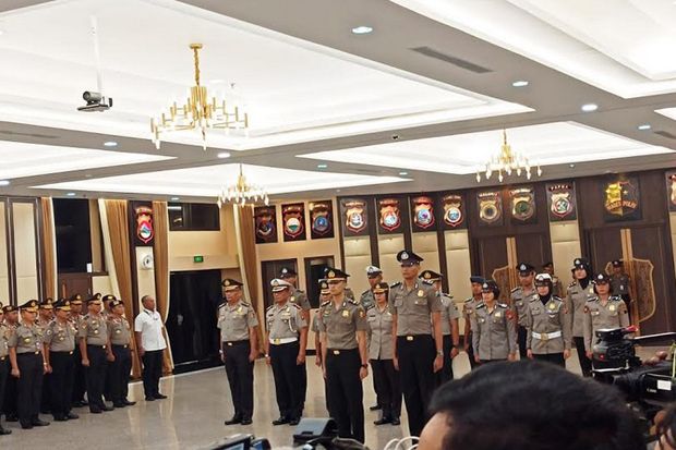 Puluhan Anggota Polri...