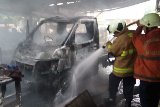 Minibus Terbakar di...