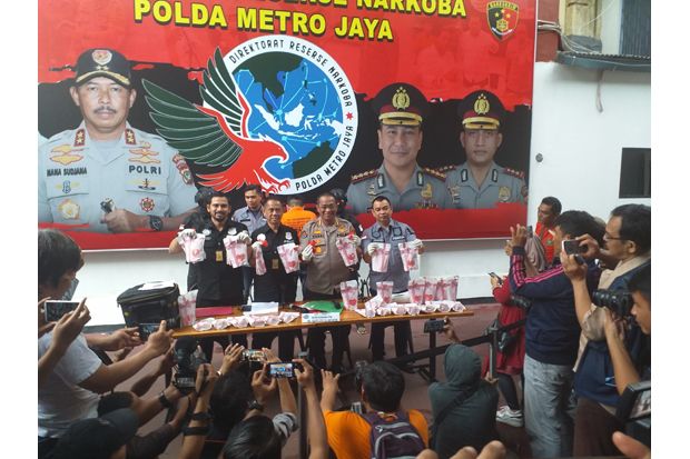 Peredaran Pil Happy...