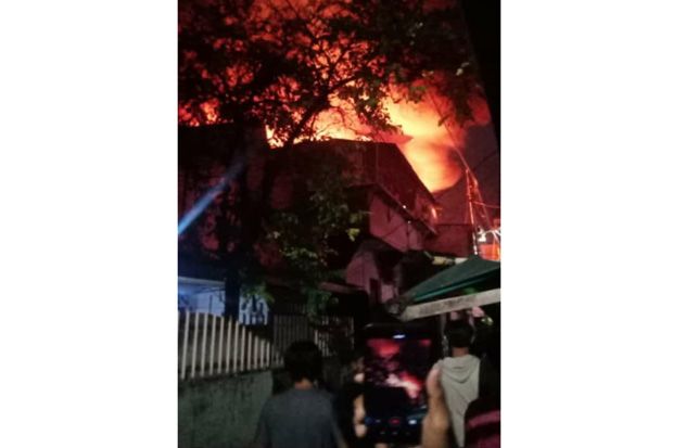 Puluhan Bangunan Semi...