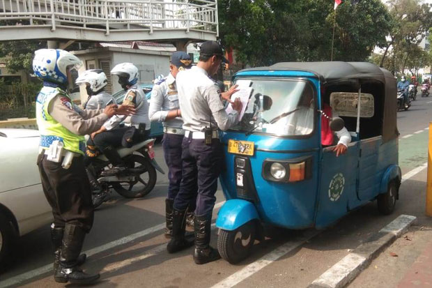 Jadi Tempat Parkir Liar,...