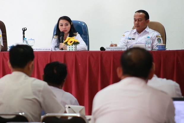 Bupati Landak Ingatkan...