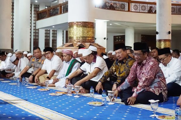 Mahfud MD Ajak Masyarakat...