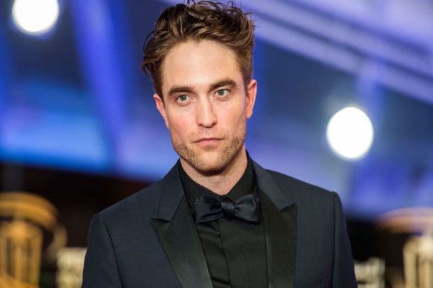 Robert Pattinson Ditahbiskan...