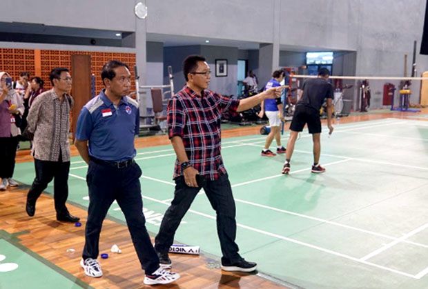 Menpora Tinjau Persiapan...